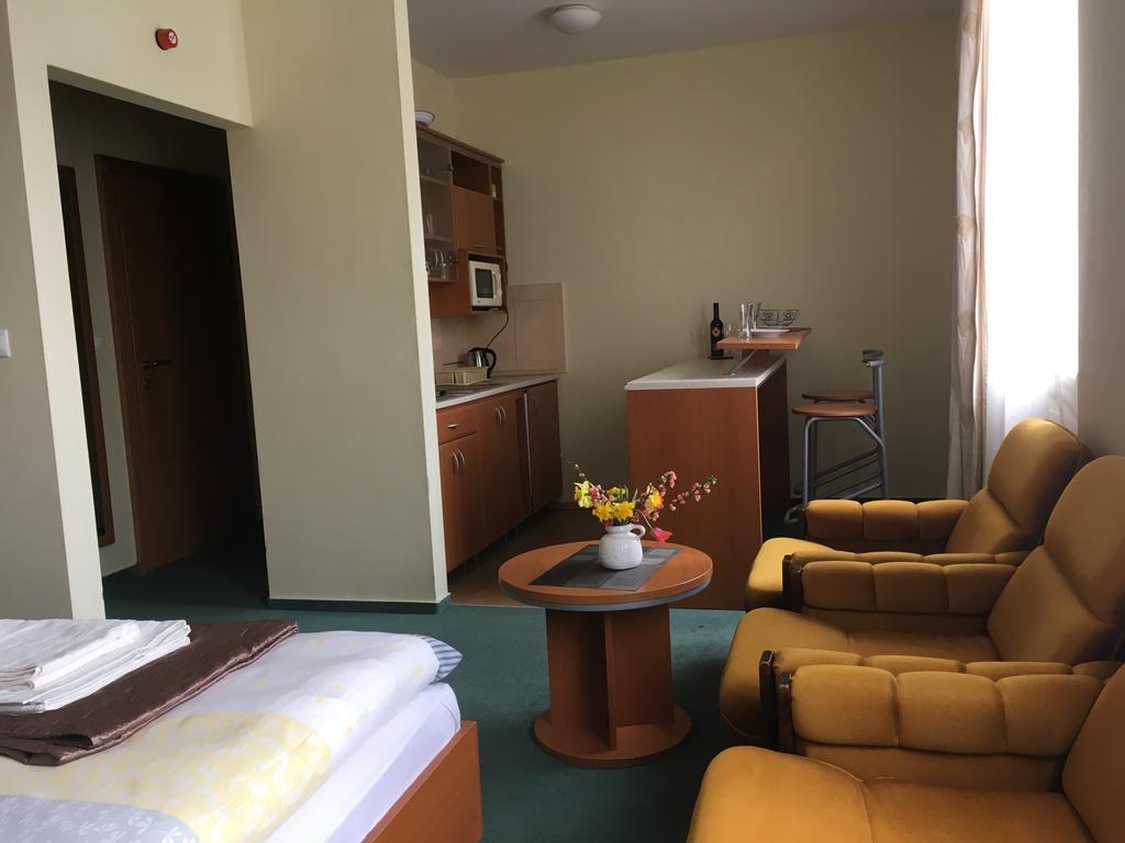 Apartman Darmon Piest'any Exteriör bild