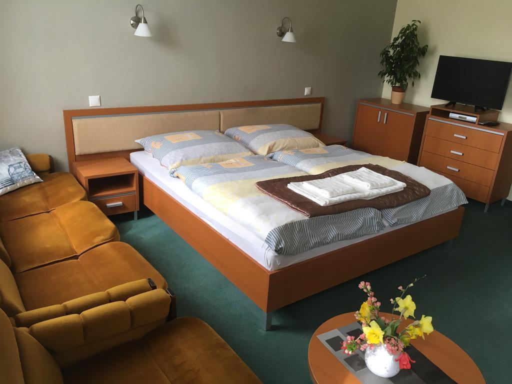 Apartman Darmon Piest'any Exteriör bild
