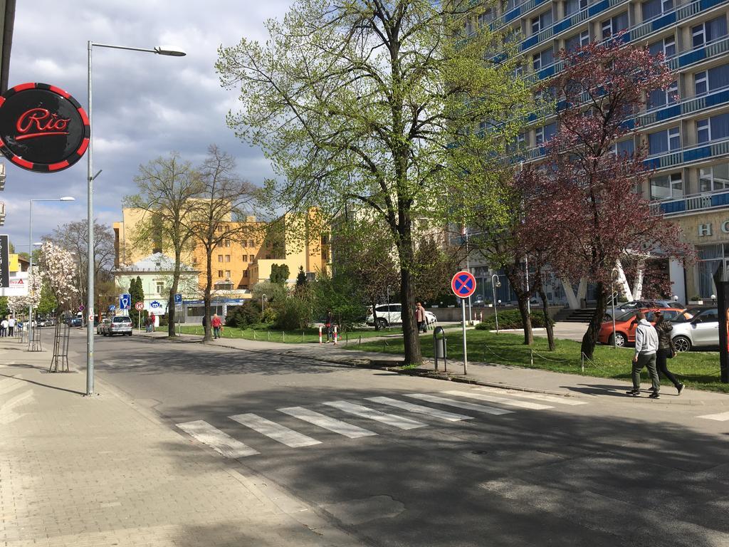 Apartman Darmon Piest'any Exteriör bild